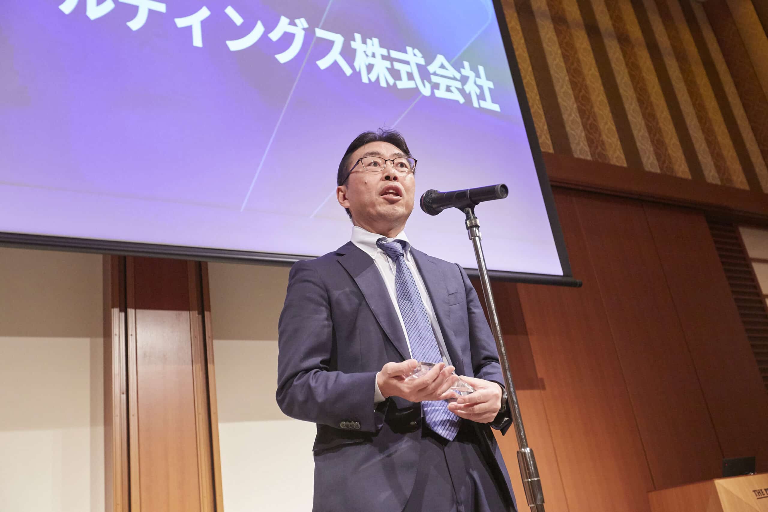 CCCMKホールディングス株式会社 スピーチの様子
