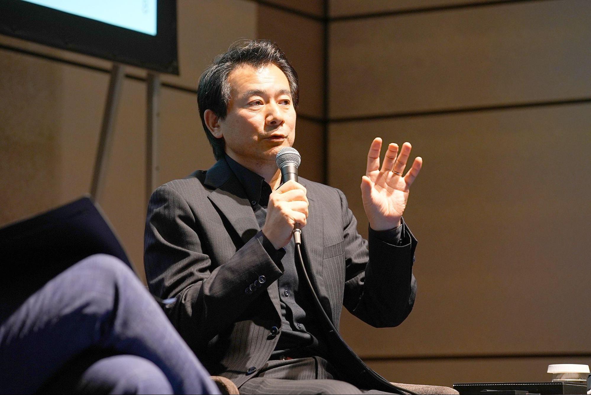 シャープ株式会社の中田 尋経氏が登壇している様子