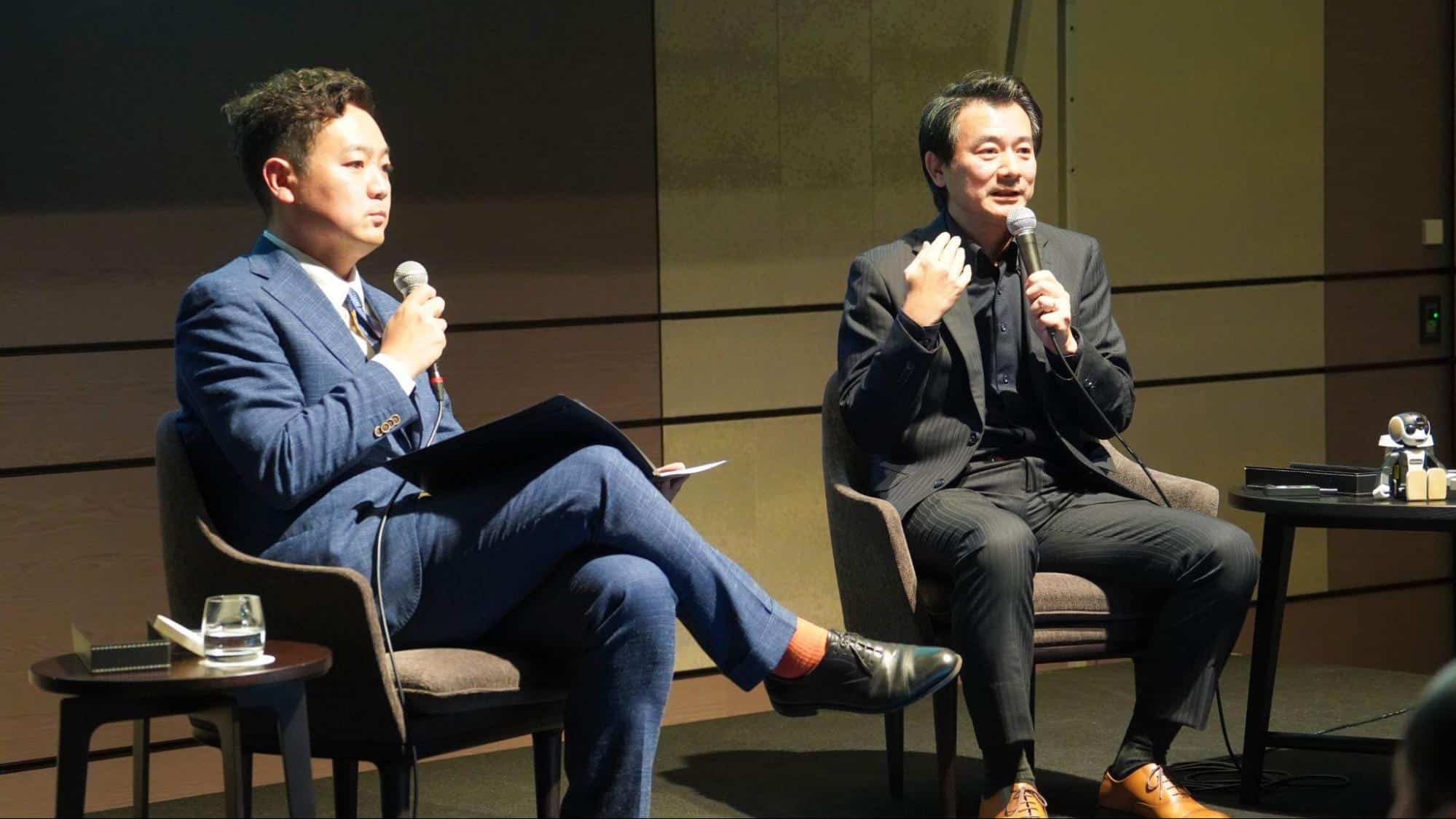 シャープ株式会社の中田 尋経氏とトレジャーデータ株式会社の田井 義輝が登壇している様子
